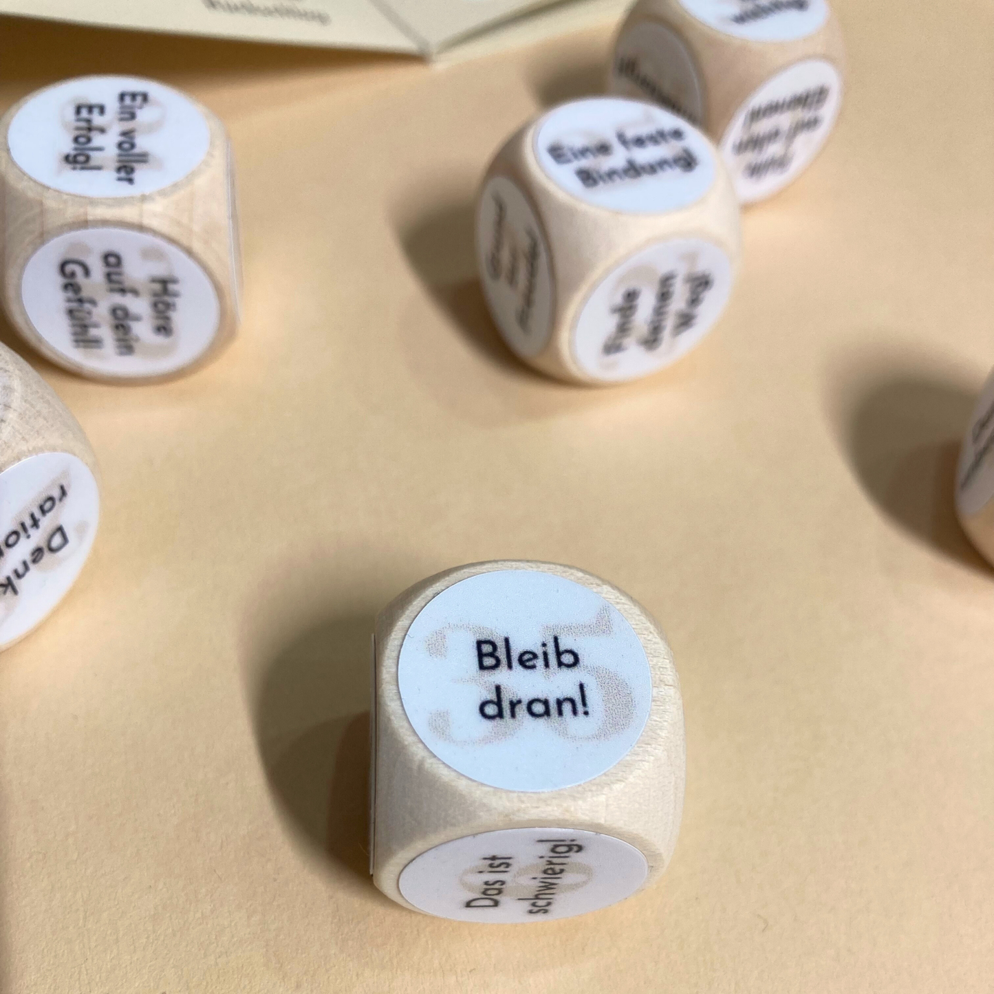 Holzwürfel mit Worten